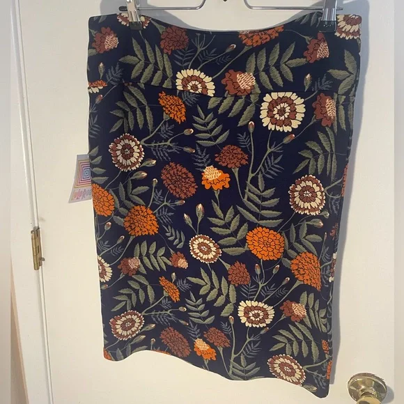 NWT Lularoe Cassie Pencil Skirt - Picture 2 of 6